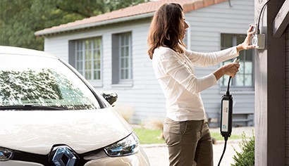 Prise électrique renforcée pour véhicule électrique ou hybride rechargeable image